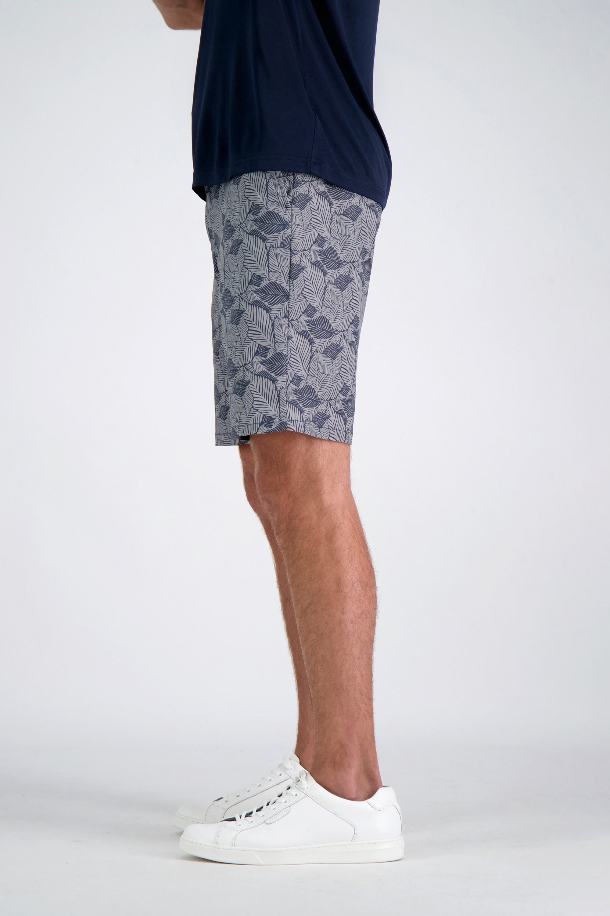 The Active Series™ Hybrid Leaves Print 9.5-inch Short - Haggar.com