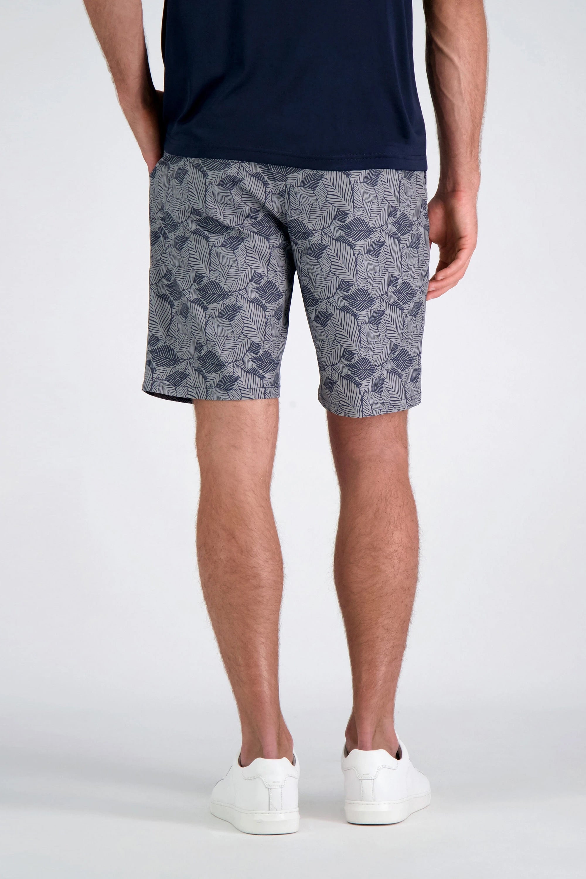 The Active Series™ Hybrid Leaves Print 9.5-inch Short - Haggar.com