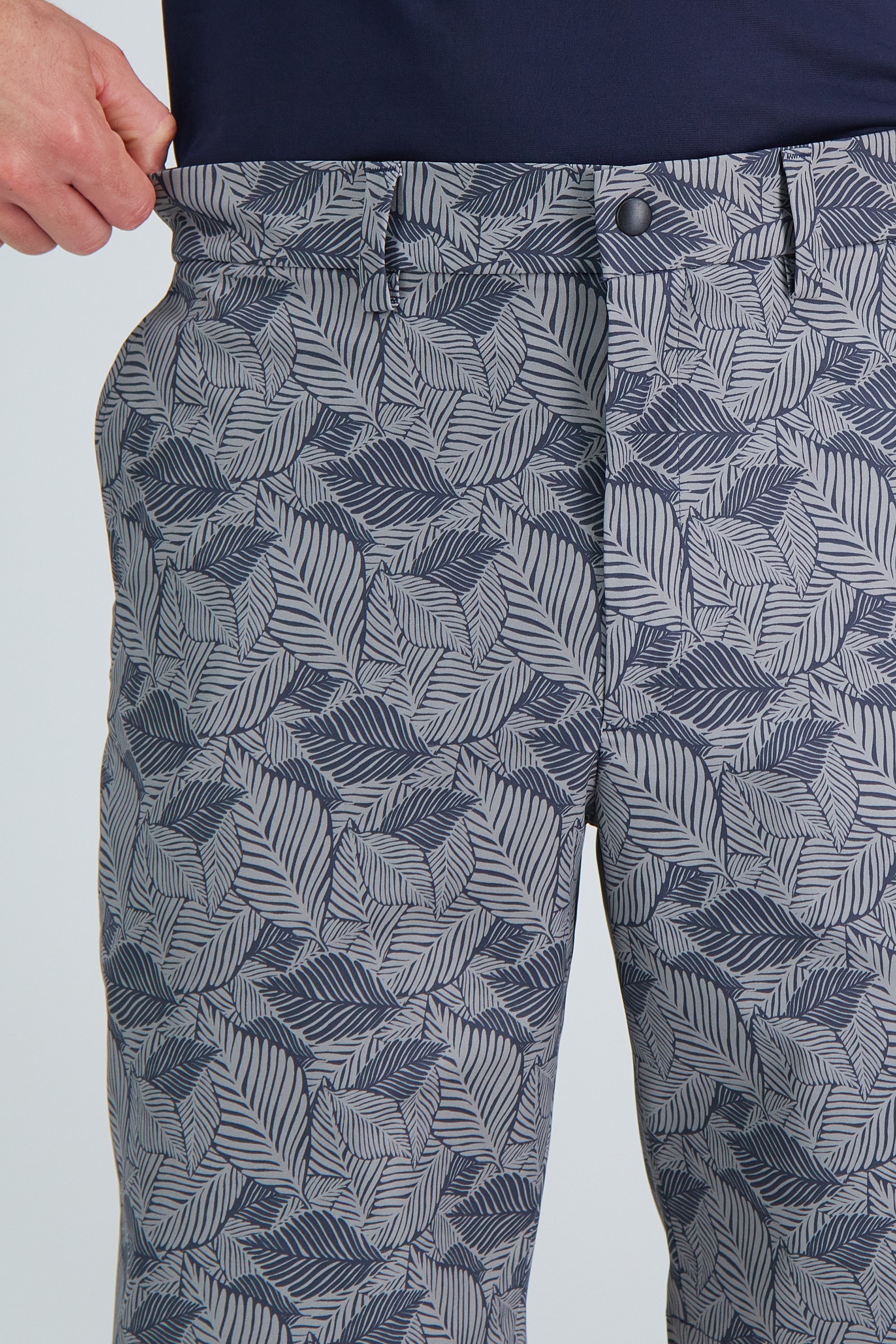 The Active Series™ Hybrid Leaves Print 9.5-inch Short - Haggar.com