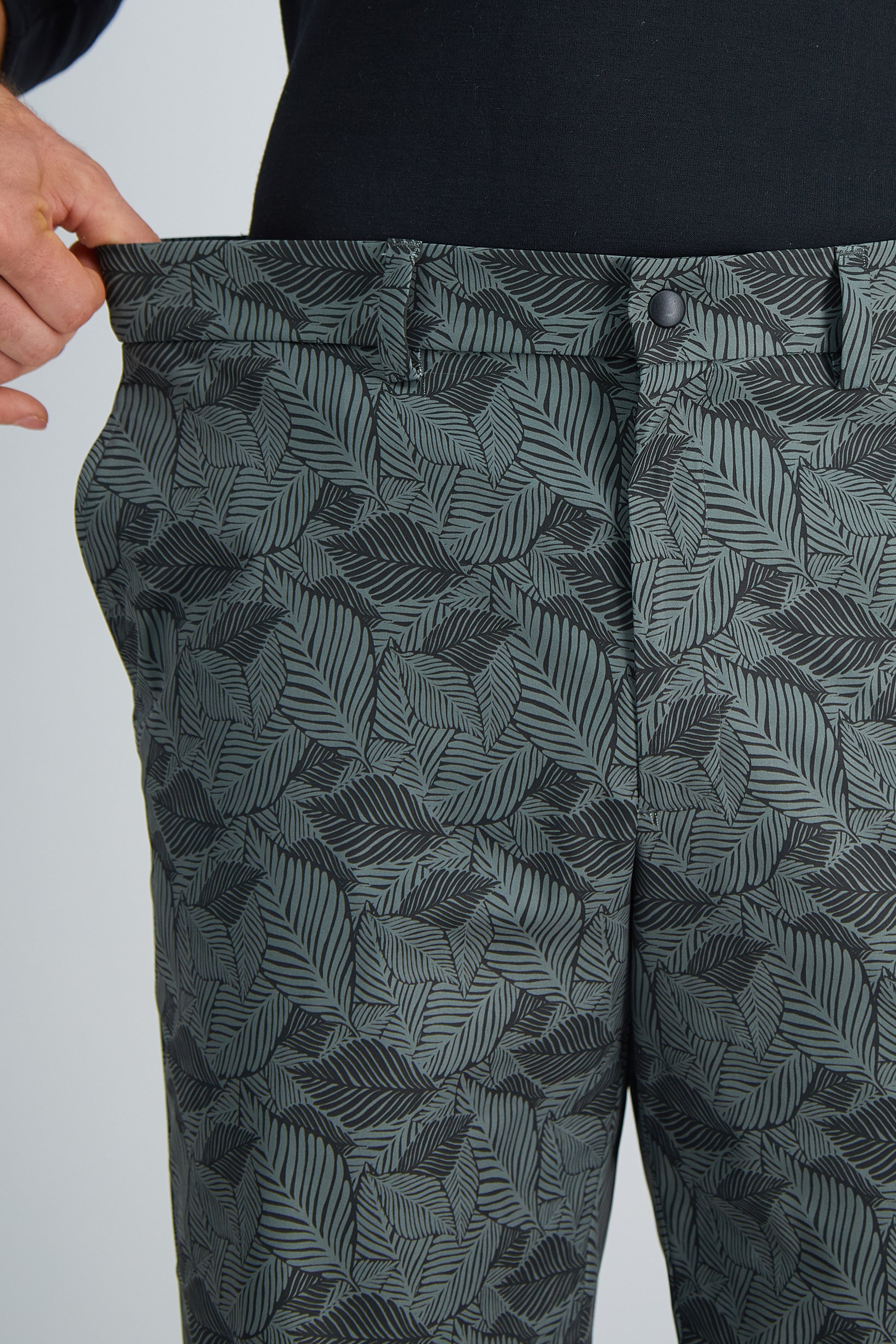 The Active Series™ Hybrid Leaves Print 9.5-inch Short - Haggar.com#color_military green
