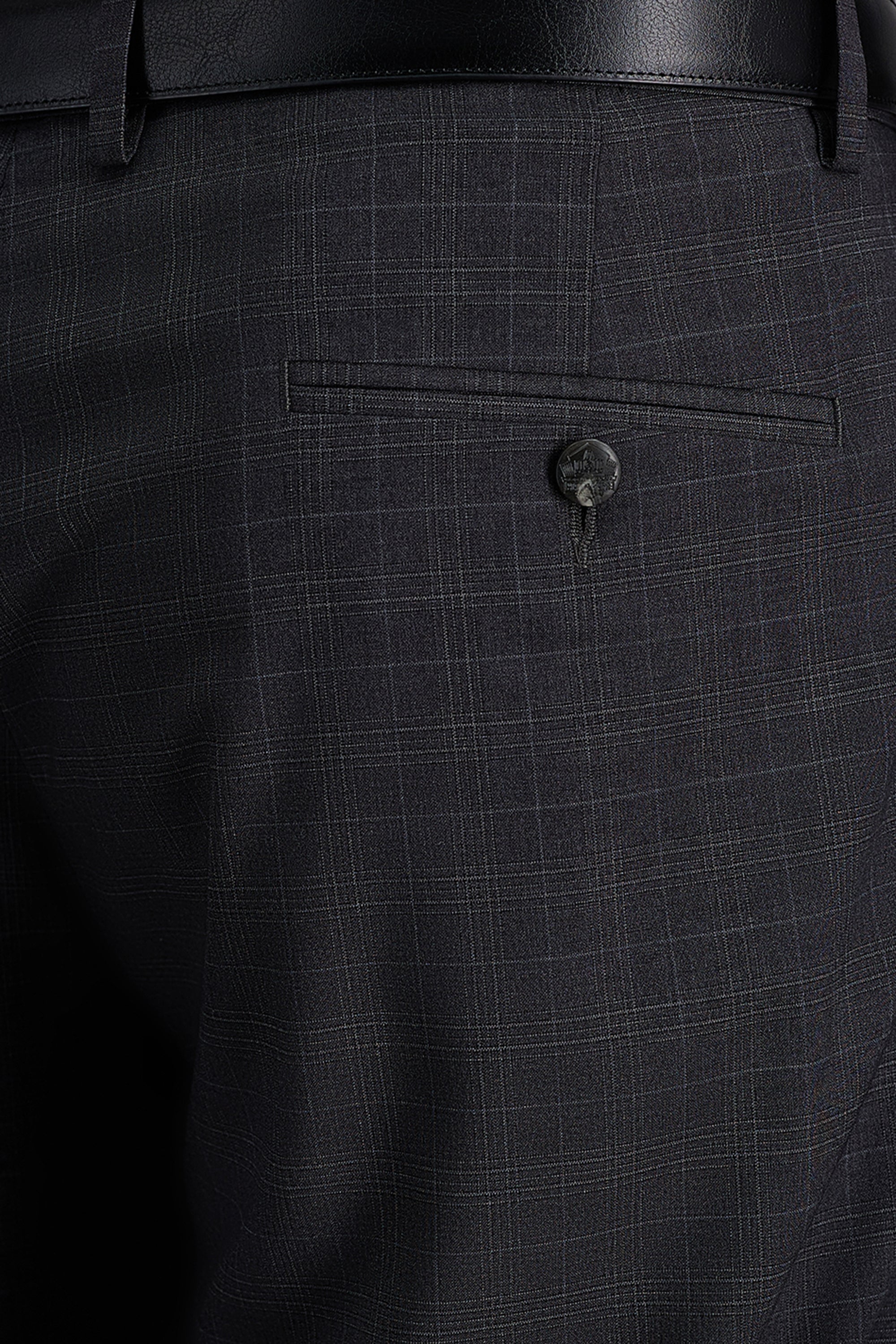 Haggar Pro Football Hall of Fame suit pant in classic dark fabric, tailored fit with belt loops and front pockets.#color_med grey