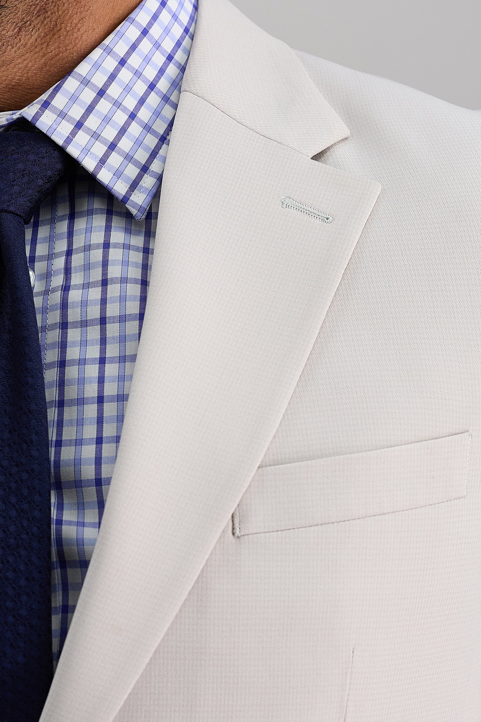 Haggar Smart Wash Repreve suit jacket in dark gray, tailored fit with lapel collar and front button closure, displayed on a hanger.#color_string