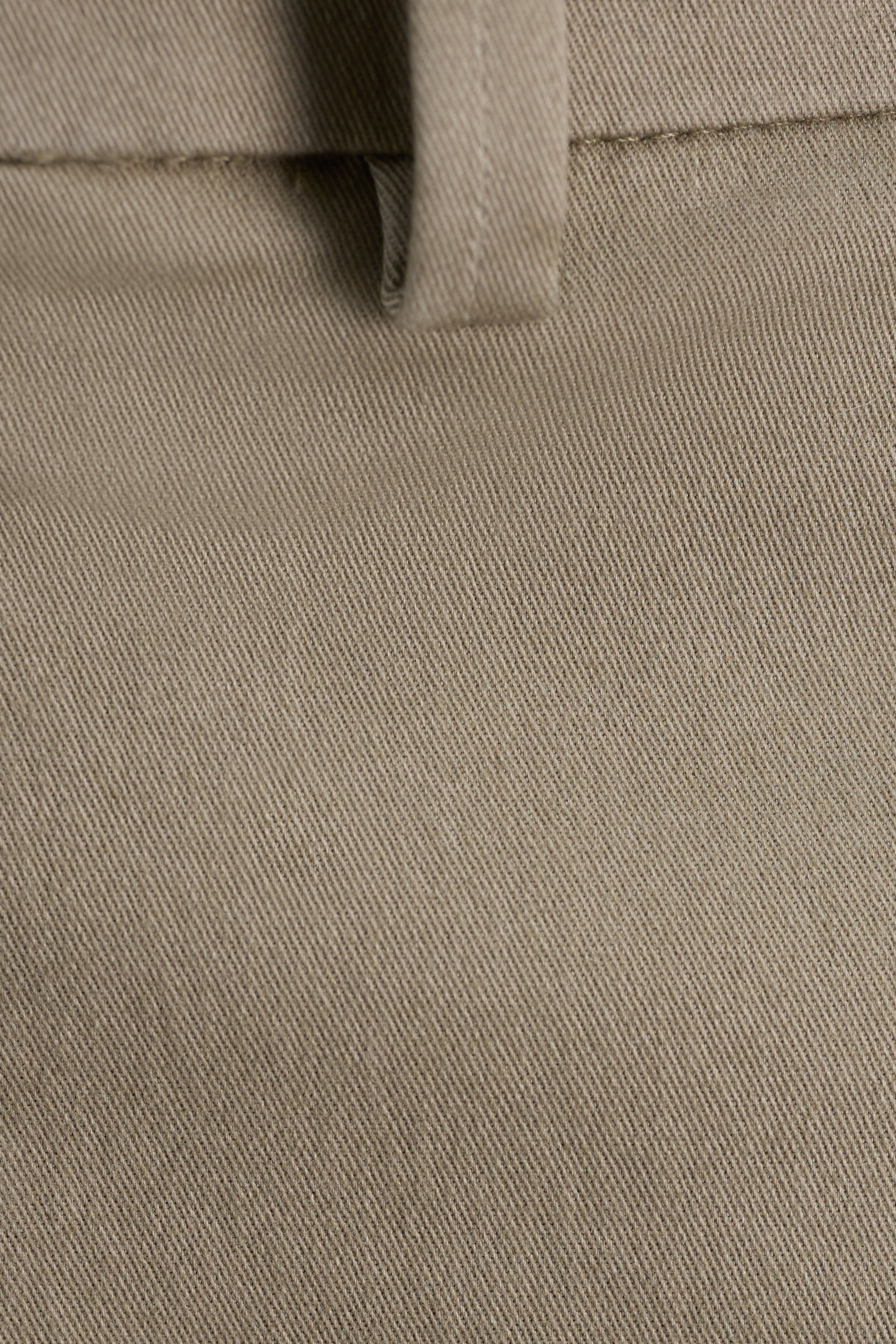 #color_medium khaki