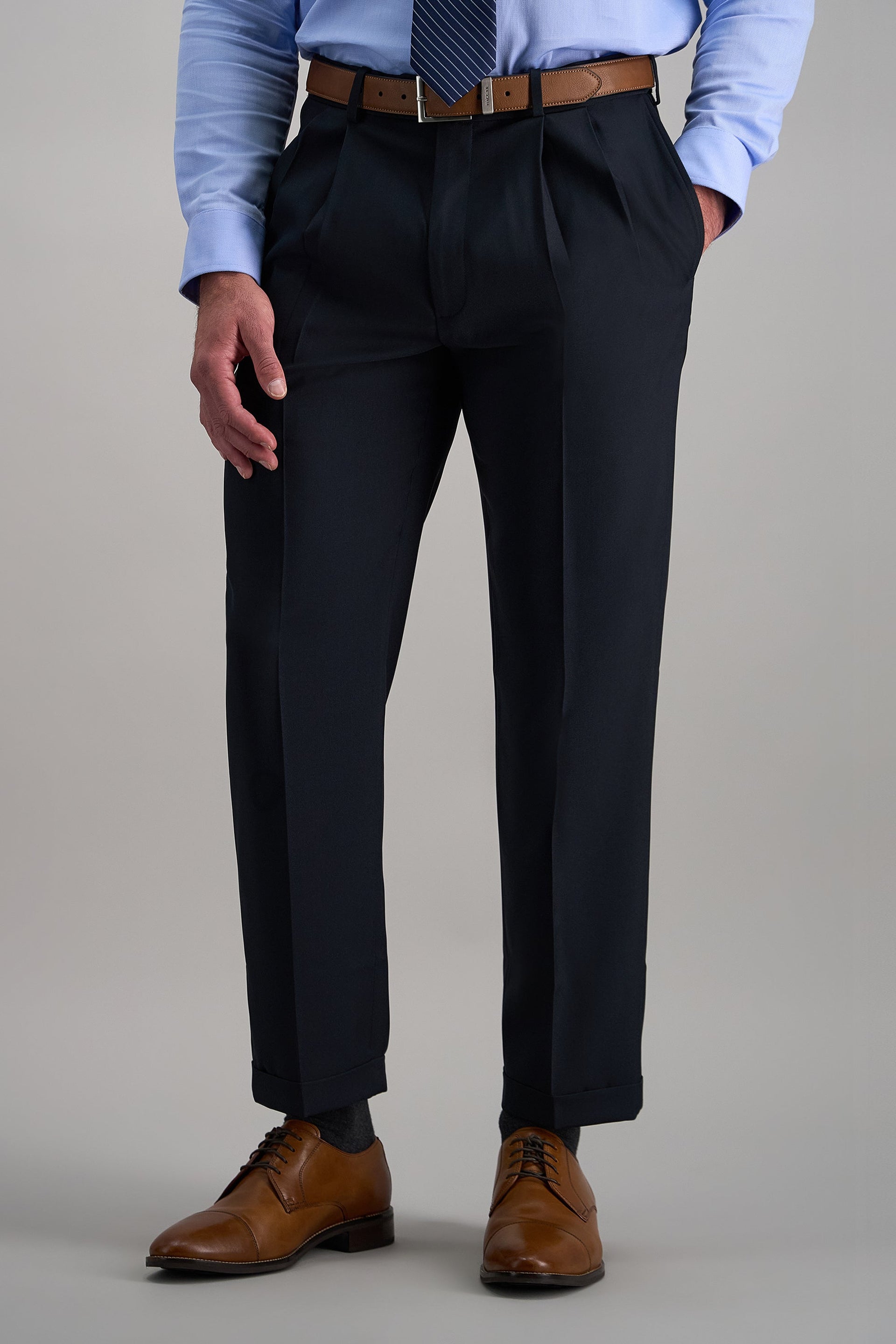 Haggar E-CLO Stria Dress Pants, Pleated Front in Black/Charcoal