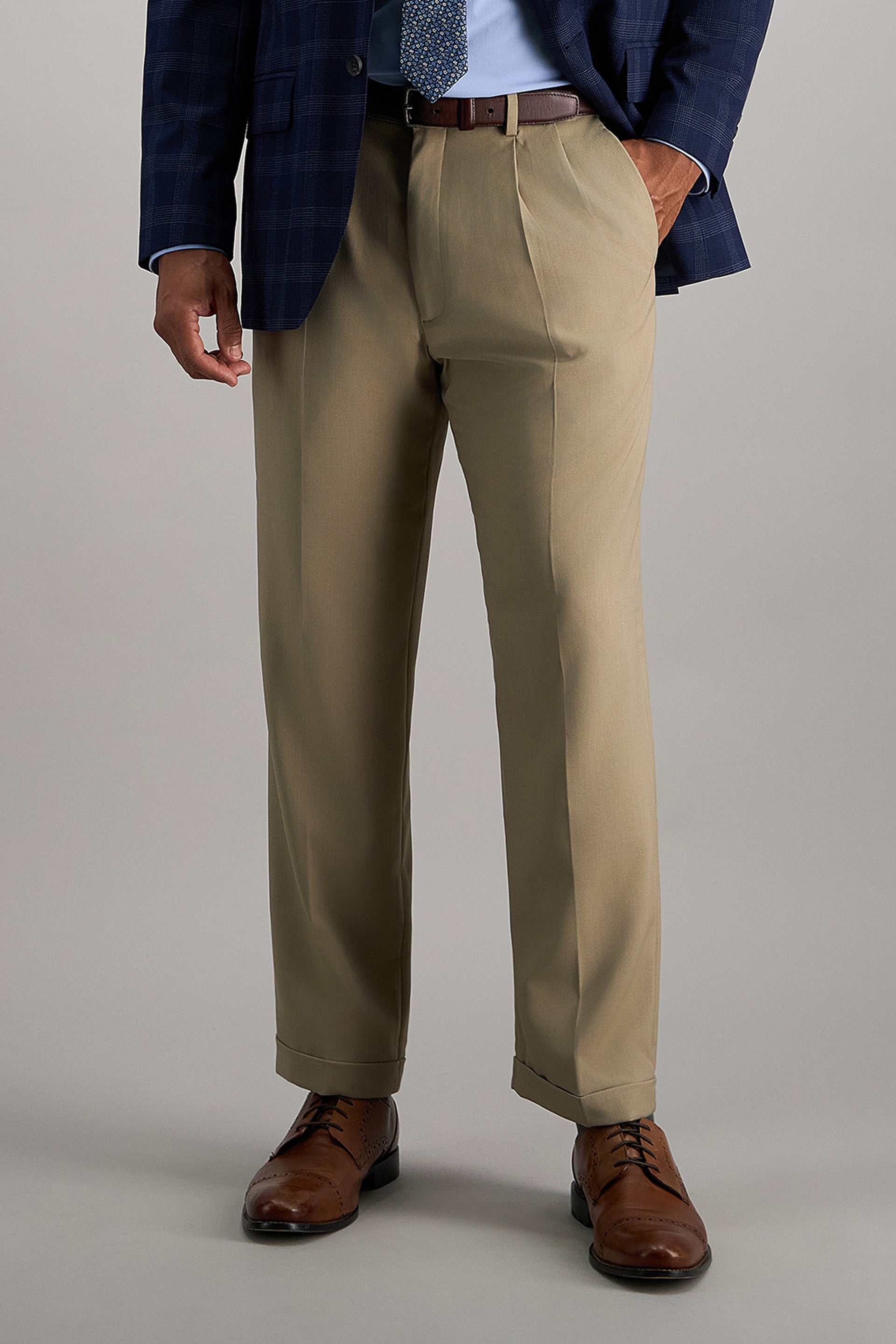 Haggar Premium Comfort Dress Pants, Pleated Front in Khaki