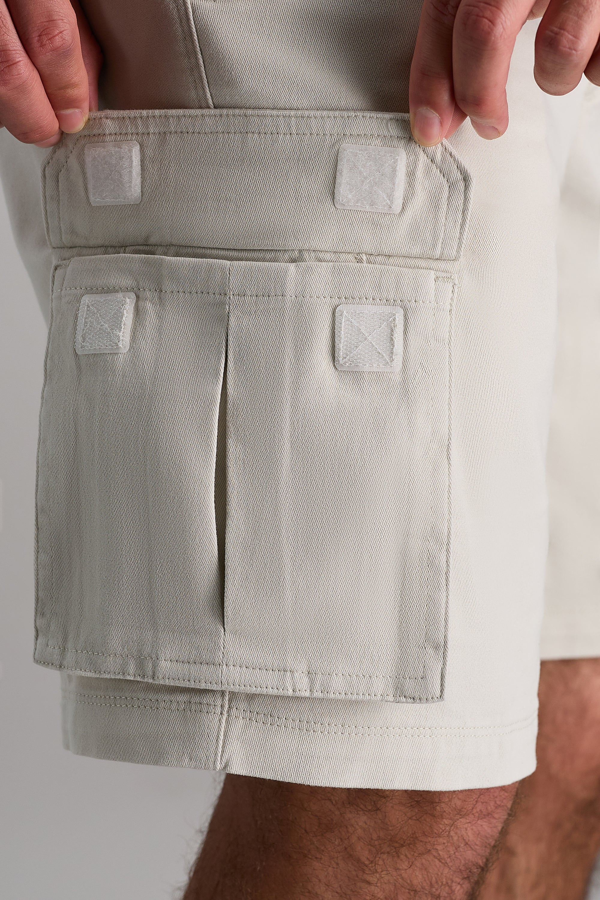 Stretch Cargo Short with Tech Pocketㅤ