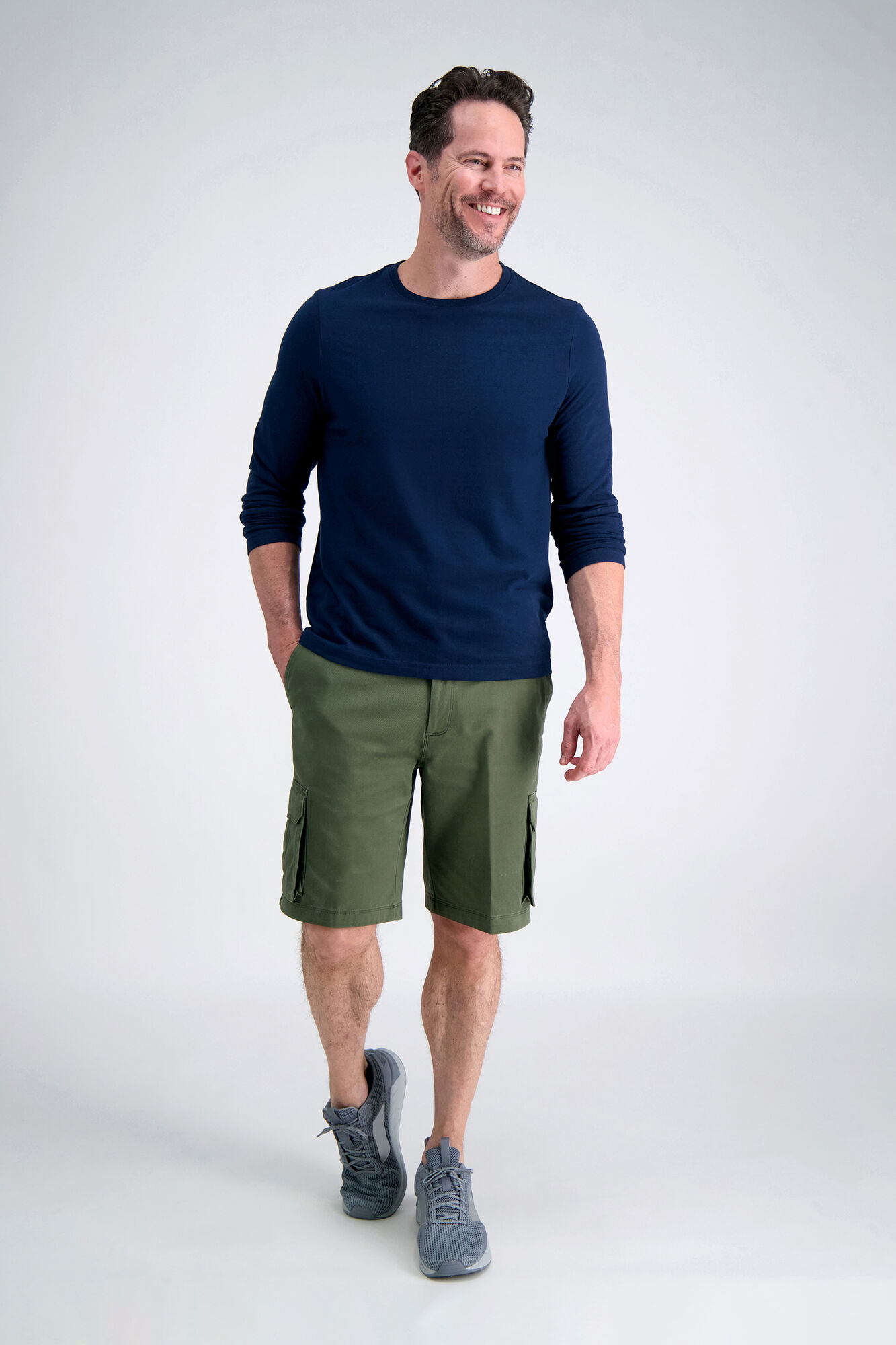 Haggar Stretch Cargo Short With Tech Pocket Taupe (HS00210 Clothing Shorts) photo